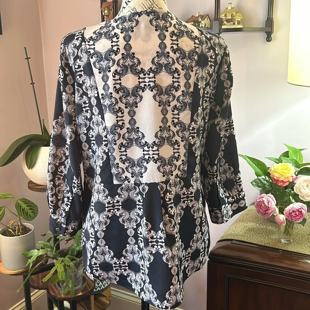 The Limited 3/4 length sleeves, black and crème blouse - Picture 5 of 8